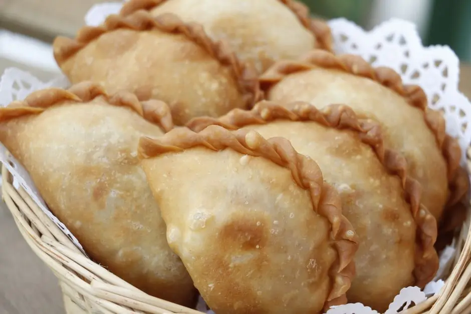 Kue Putu: Jajanan Khas yang Tak Lekang oleh Waktu